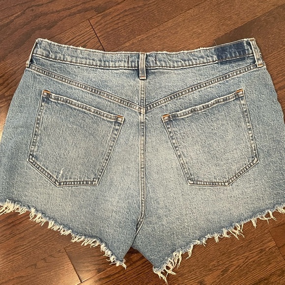 Abercrombie and Fitch high-rise mom denim shorts curve love size 34 - Picture 3 of 3